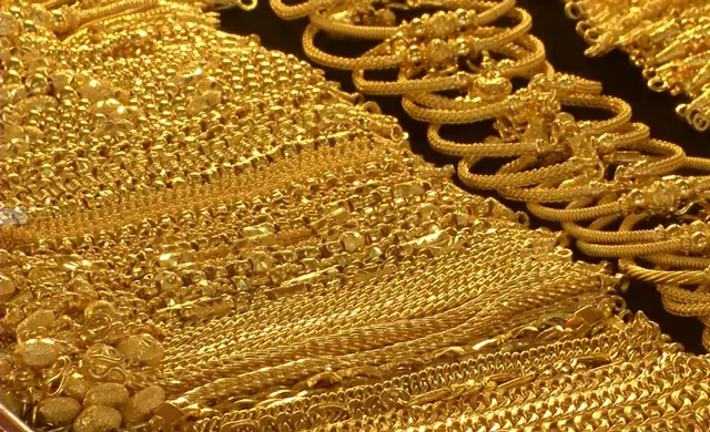 Gold price jumps 400 baht - MCOT Thai News Agency
