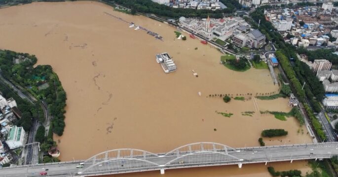 Aerial shots of Yujiang River