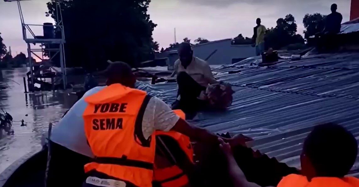 Rooftop rescues as floods sweep through northeastern Nigeria