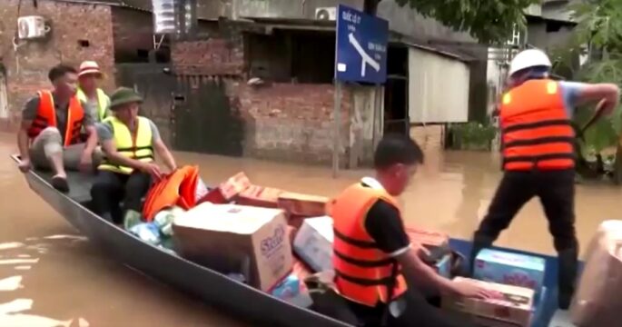 Vietnam rescue team send supplies to flood victims