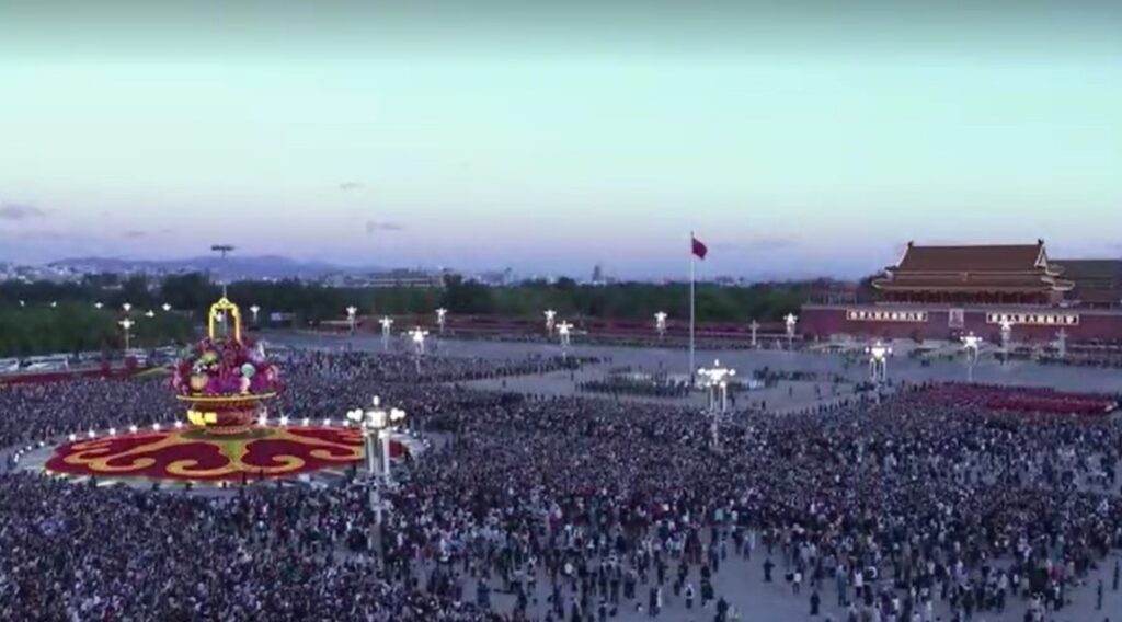 Beijing holds flag-raising ceremony on National Day longshot