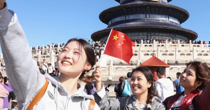 tourists selfi in frront of Temple of Heaven in Beijing