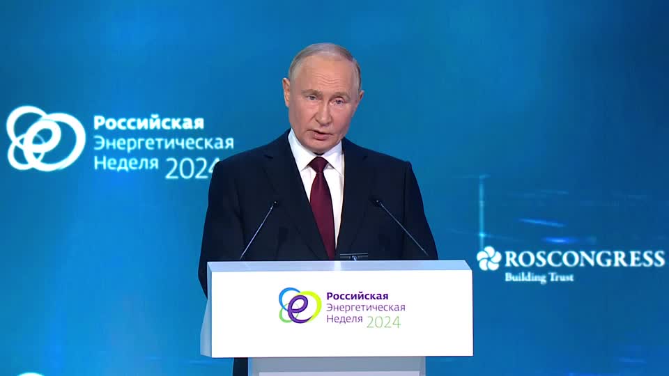 Russian President Vladimir Putin speaking at energy forum in Moscow