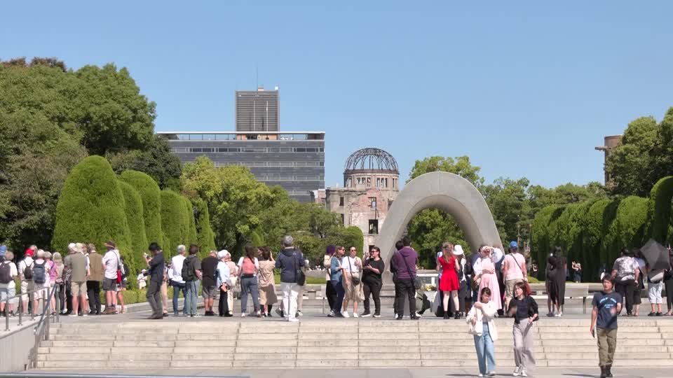 Hiroshima memorial park visitors