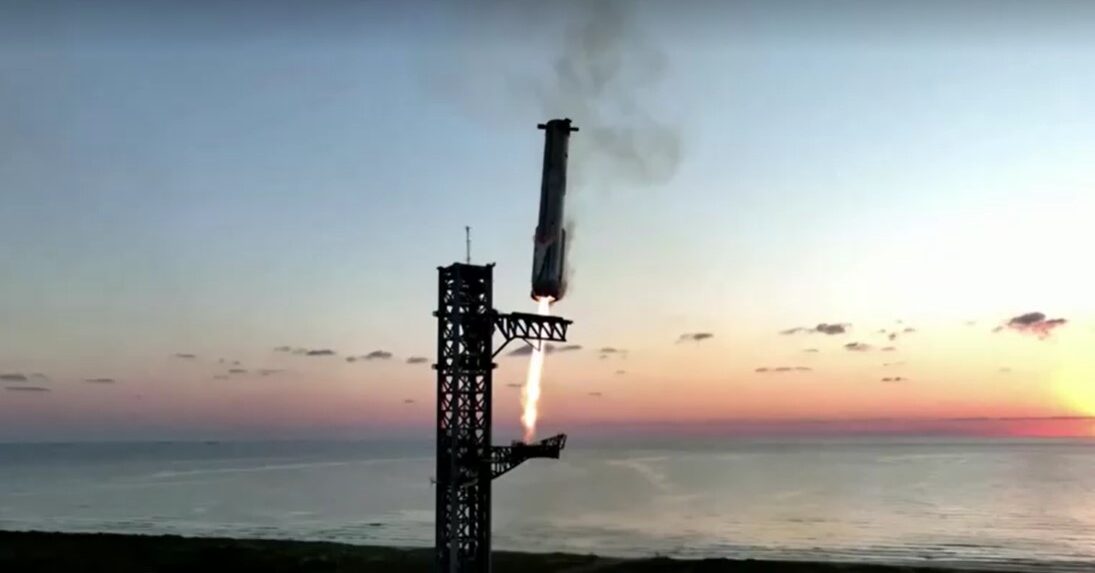 Starship booster reattaches launch tower