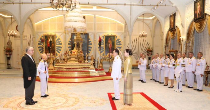 ถวายพระราชสาส์นตราตั้ง