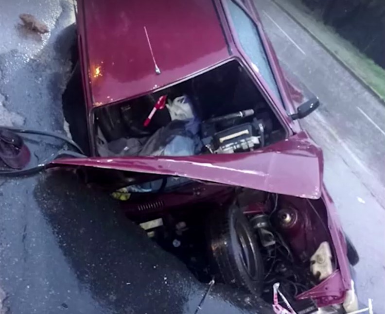 Video captures moment car falls into large hole on Argentina road