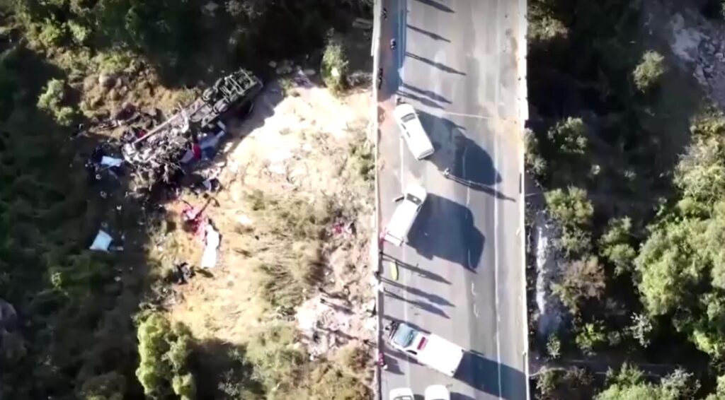 Bus crash in central Mexico kills 19 people 