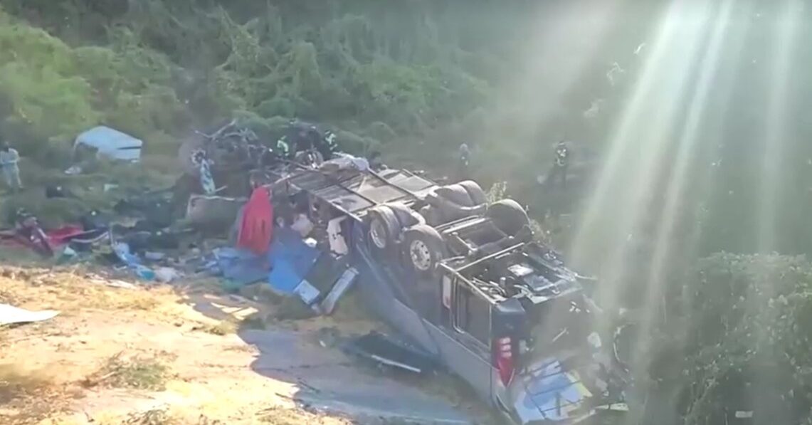 Bus crash in central Mexico kills 19 people