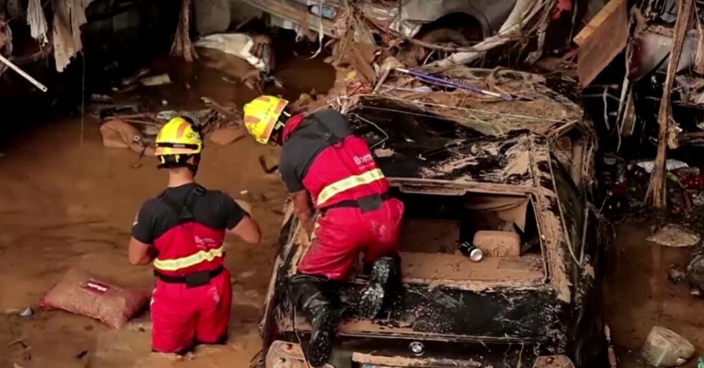 Rescuers cleanup effort in Spain