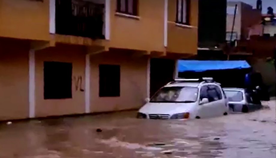 Heavy rains cause flash floods in southern Bolivia 