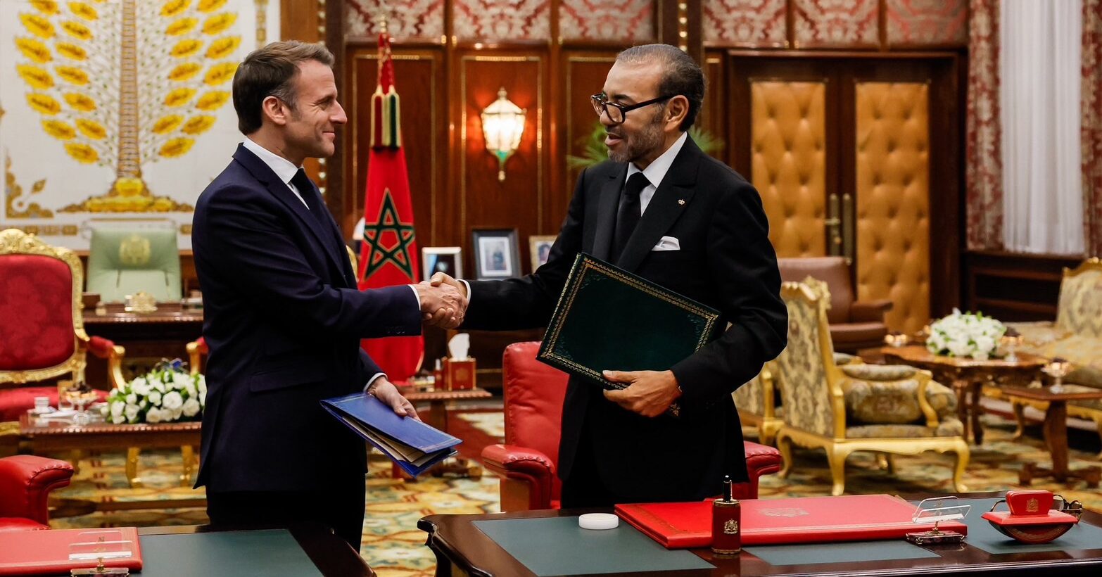 Leaders of Morocco and France shaking hands