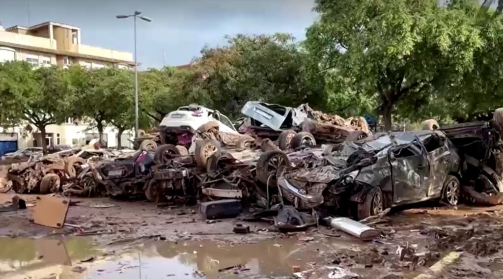 Thousands of wrecked and abandoned cars piled up following Valencia floods 