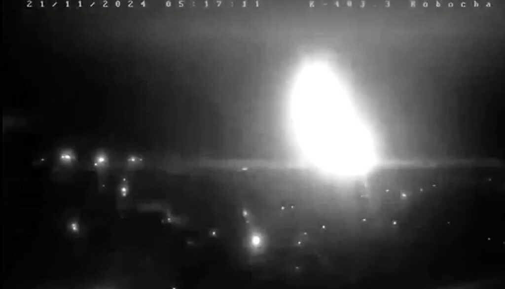 cctv video showing multiple bright flashes raining down from the sky in Dnipro nov21,2024