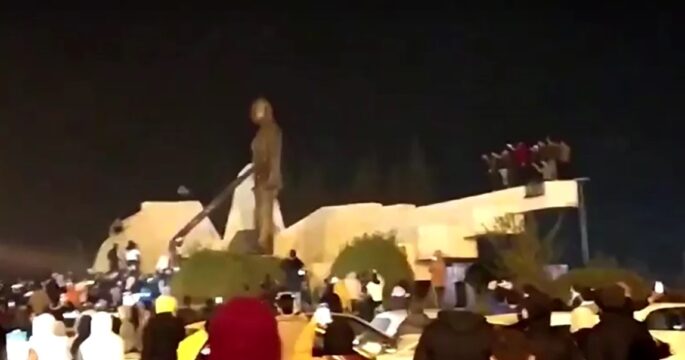 Statue of Bashar al-Assad's father before toppled in Hama