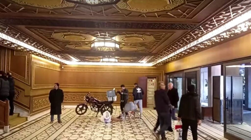 Syrians enter presidential palace in Damascus