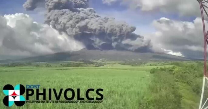 Kanlaon volcano erupts in central Philippines