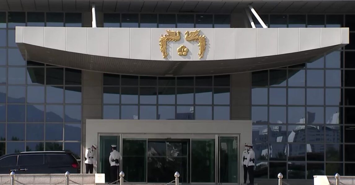 Entrance of South Korean Presidential office with emblem above