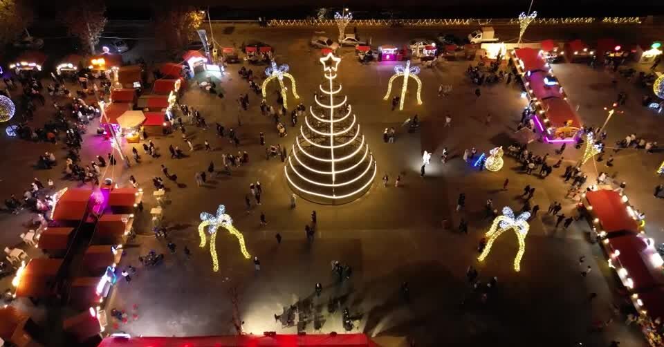 Christmas market opens in Damascus after new rulers take power