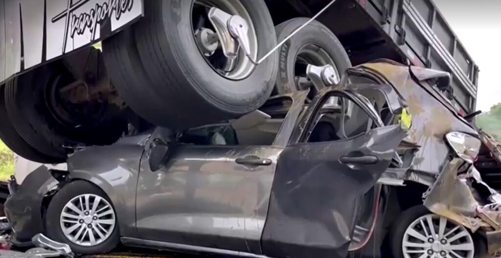 truck crashes car on highway in Brazil