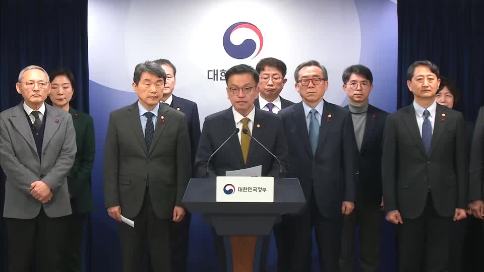 South Korea fin minister urges political parties to withdraw impeachment plan against acting president