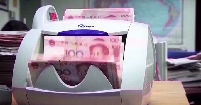 machine counting yuan banknotes