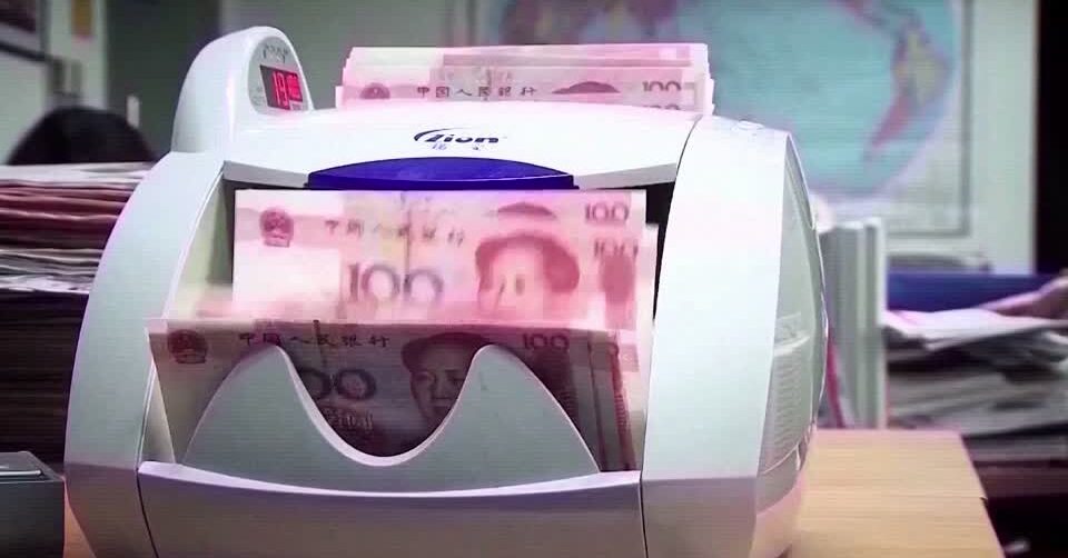 machine counting yuan banknotes