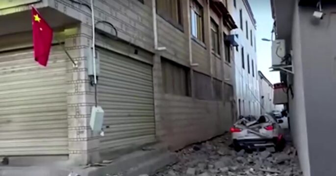 Powerful earthquake leaves trail of destruction in Tibet