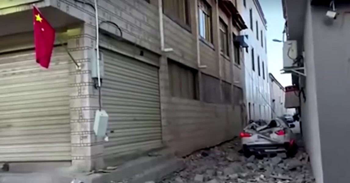 Powerful earthquake leaves trail of destruction in Tibet