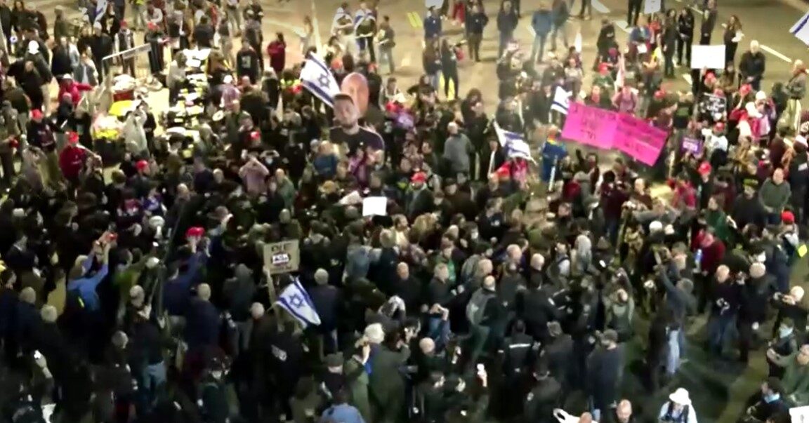 Scuffles erupt between Israeli anti-war protesters and police in Tel Aviv