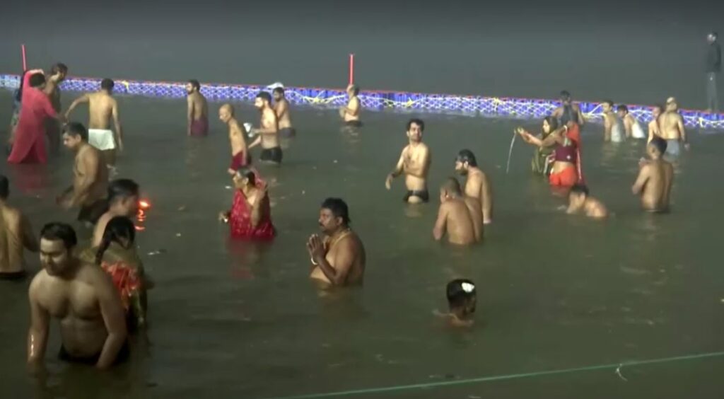 Million Hindus take holy dip for absolution