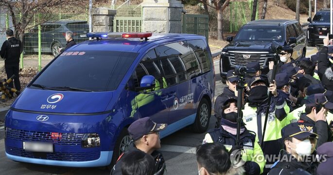 convoy vehicle carrying impeached President Yoon Suk Yeol, arrives at the Seoul Western District Court