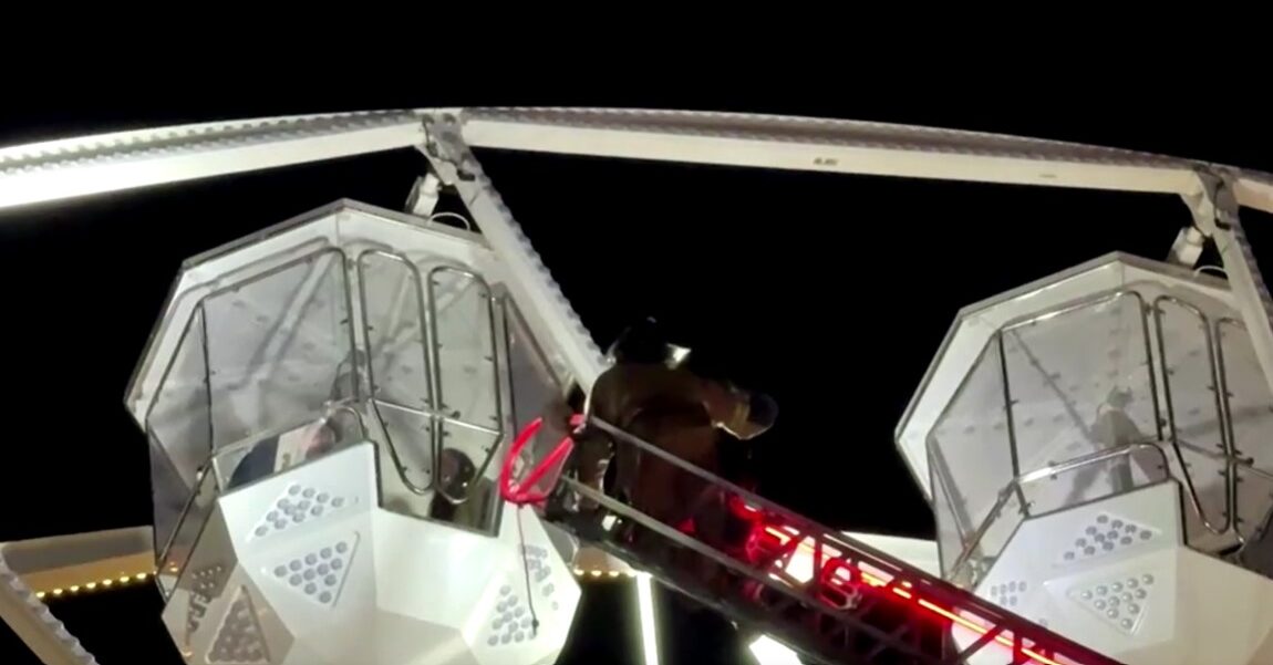 rescue visitors trapped in malfunctioning Ferris wheel in Chile