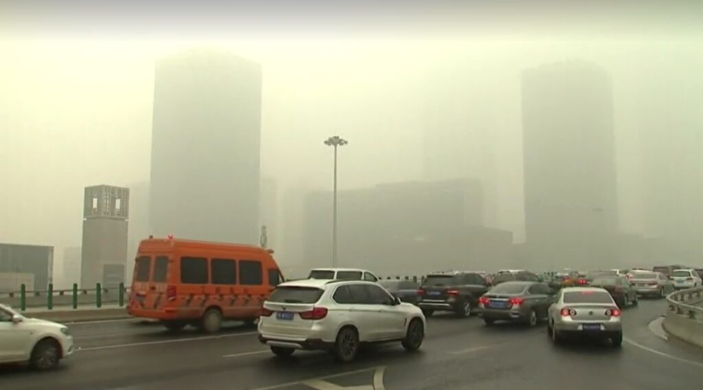 Beijing shrouded in thick smog amid yellow alert for pollution in November 2018