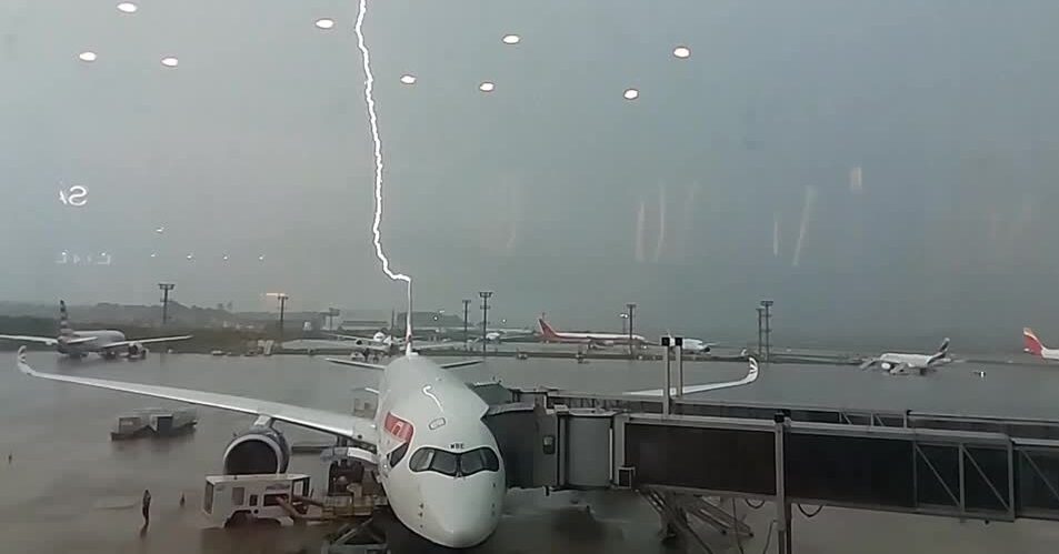 Lightning strikes parked plane in Brazil