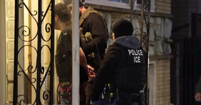 ICE targets migrants in Chicago