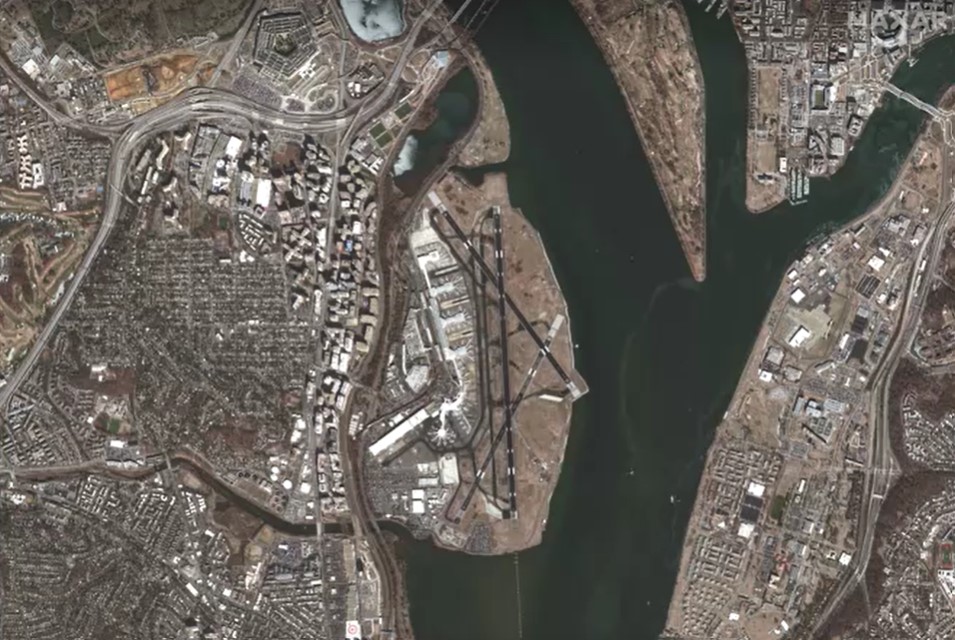 Satellite images show debris field in Potomac River