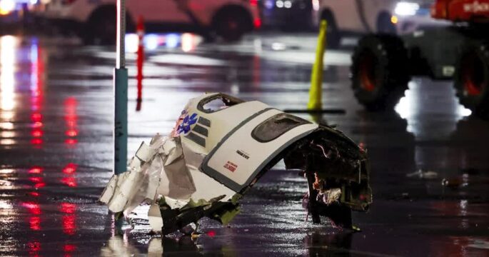 Debris from plane seen in Philadelphia streets after crash