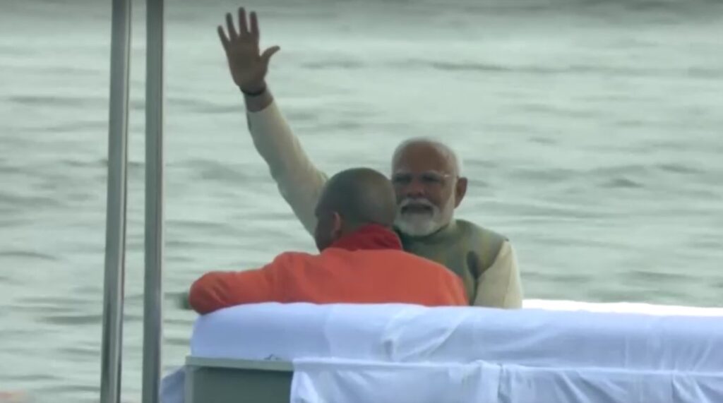 India PM Modi arrived on a boat with Uttar Pradesh Chief Minister