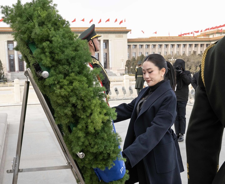 Thai Prime Minister lays wreath in Beijing