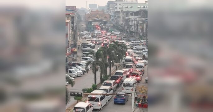 Myawaddy City Fuel Shortage, Cars Have to Travel to Mae Sot to Buy