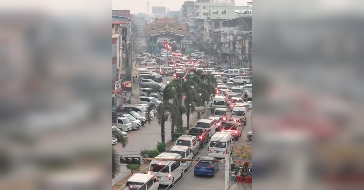 Myawaddy City Fuel Shortage, Cars Have to Travel to Mae Sot to Buy