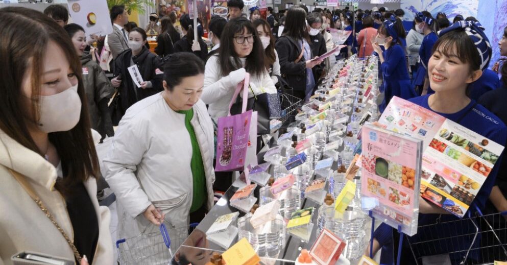 People visit Valentine's Day fair in Japan