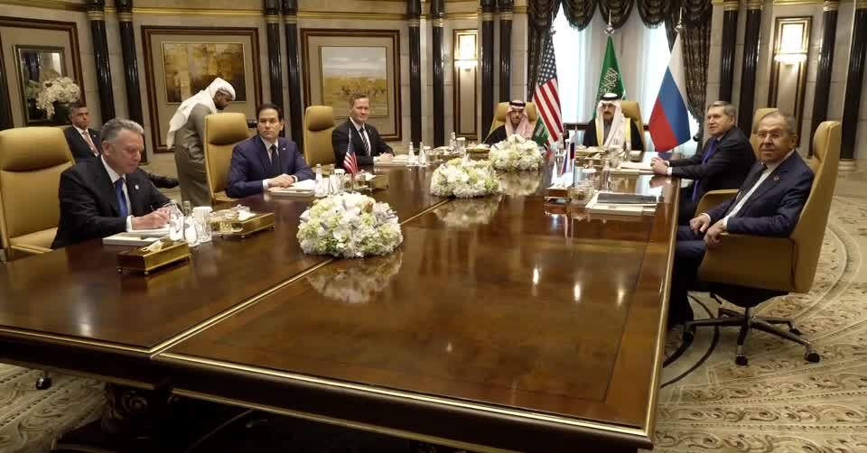 Russian, U.S. officials start talks in Saudi Arabia