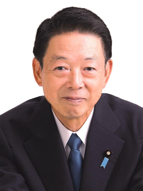 Japan's Minister of Economy, Trade and Industry Yōji Mutō