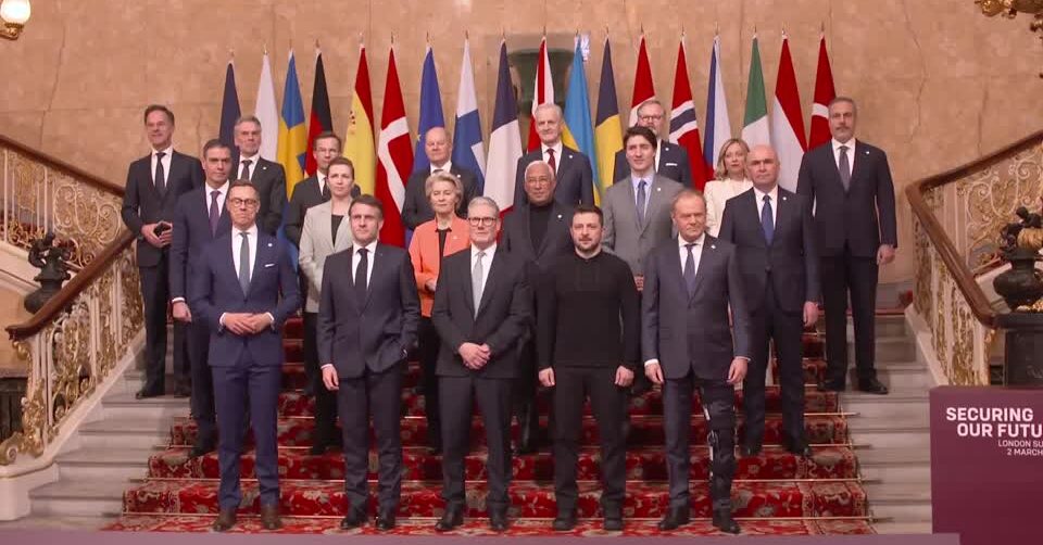 Leaders pose for family photo as London summit begins