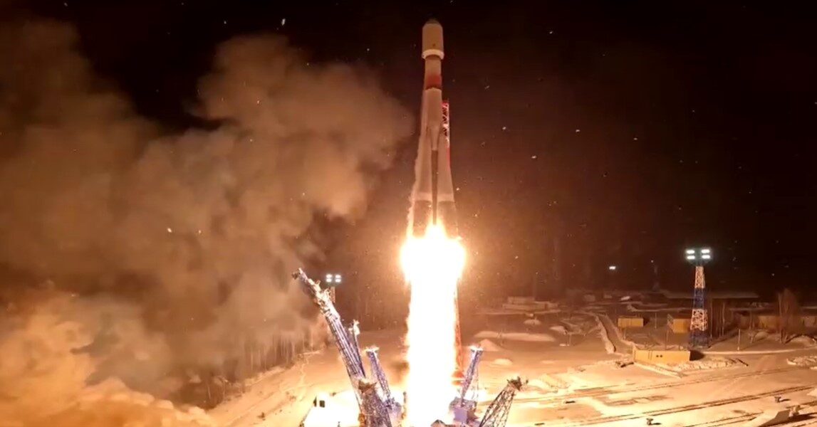 Russia launches Soyuz rocket with spacecraft for defense purposes