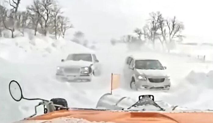 Vehicles left stranded by heavy snow in Iowa