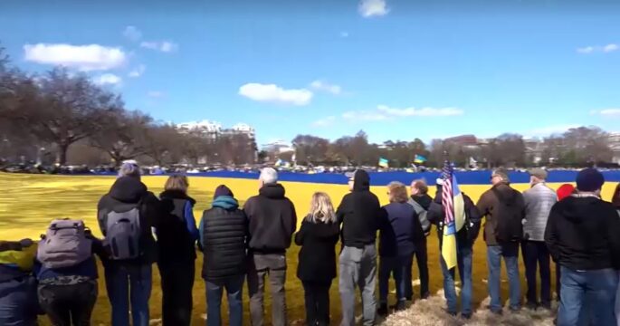 'Stand with Ukraine' Demonstrators unveil massive Ukrainian flag near White House