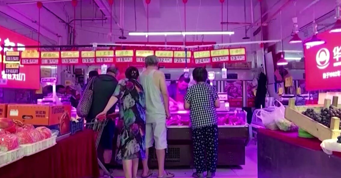 customers in China's fresh market